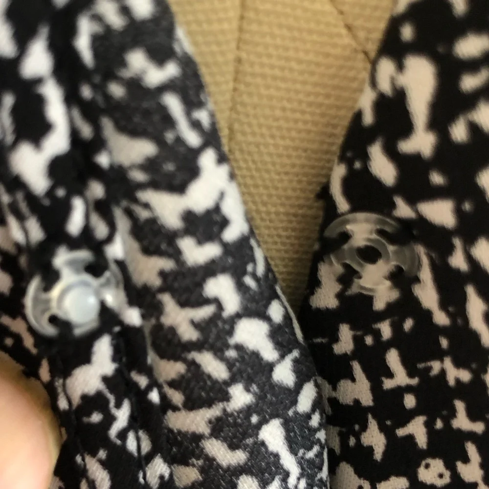 WhiteHouseBlackmarket short sleeve top. - Picture 6 of 14